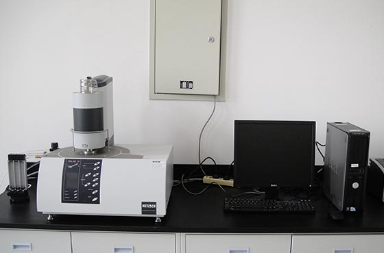 Thermal mechanical analyzer     Netzsch TMA 402 F3
